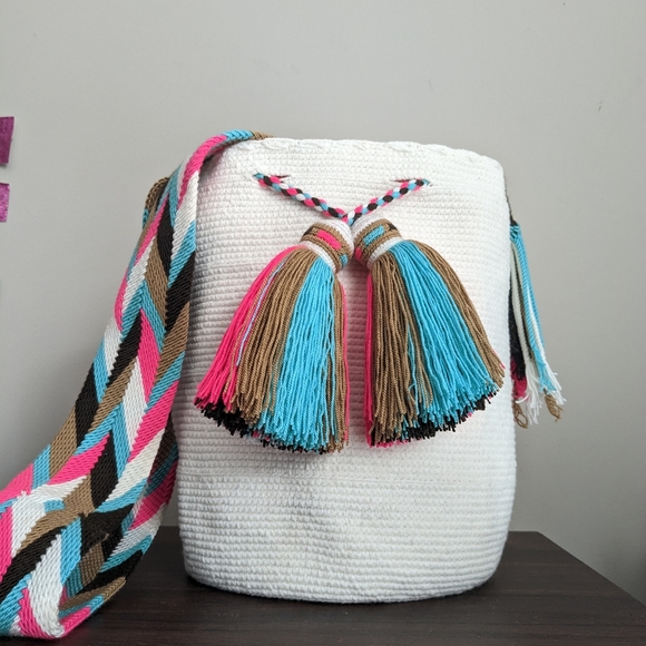 Authentic Wayuu bag/ Mochila Wayuu/ cream color/ multicolored strap/ Size M - Picture 5 of 11